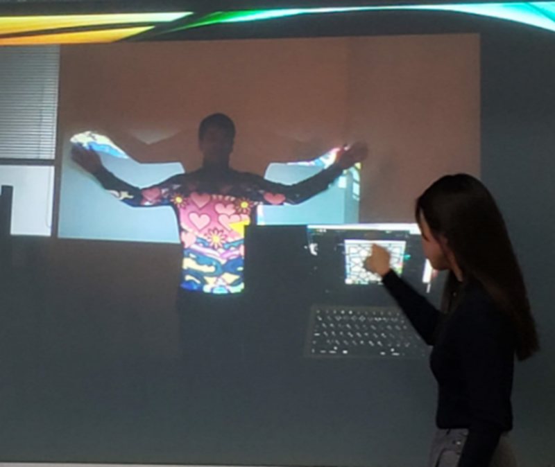 Projection mapping を用いたウズベキスタン模様の服の柄コーディネート