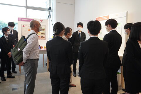 展示会場での交流会