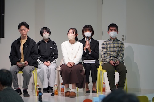 登壇した5名の学生たち