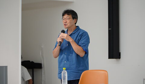 ディスカッションのモデレータ明星大学デザイン学部の萩原 修教授