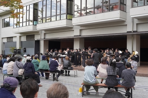 吹奏楽団の演奏