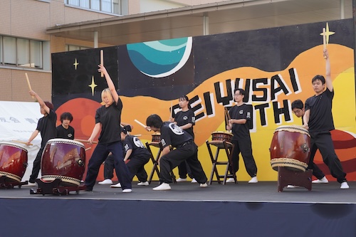 力強い和太鼓集団「鼓蝶」の演奏