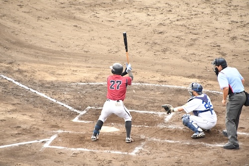反撃のタイムリー三塁打を放った鵜飼陽太