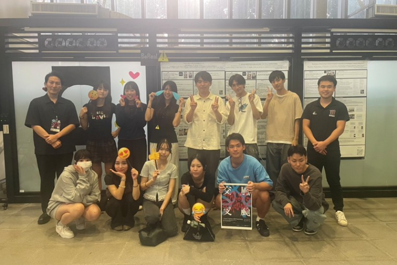 学会発表を終えた学生たちの集合写真