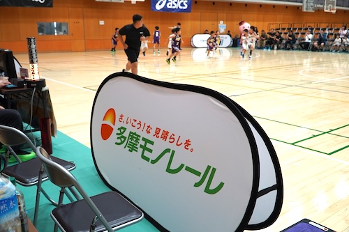 会場には各企業のバナーを設置