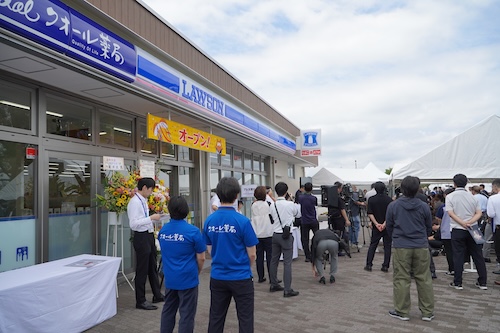 多くの来場者で賑わう会場の様子