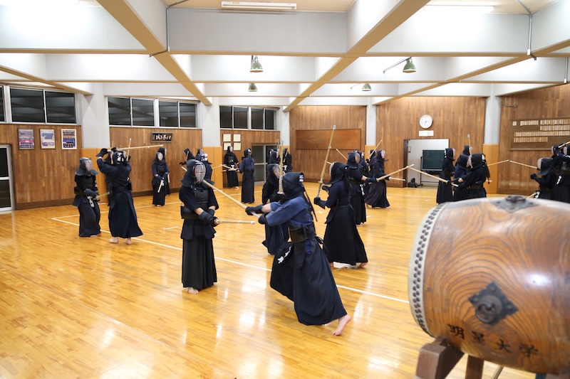 体育会剣道部練習風景（明星大学13号館剣道場）