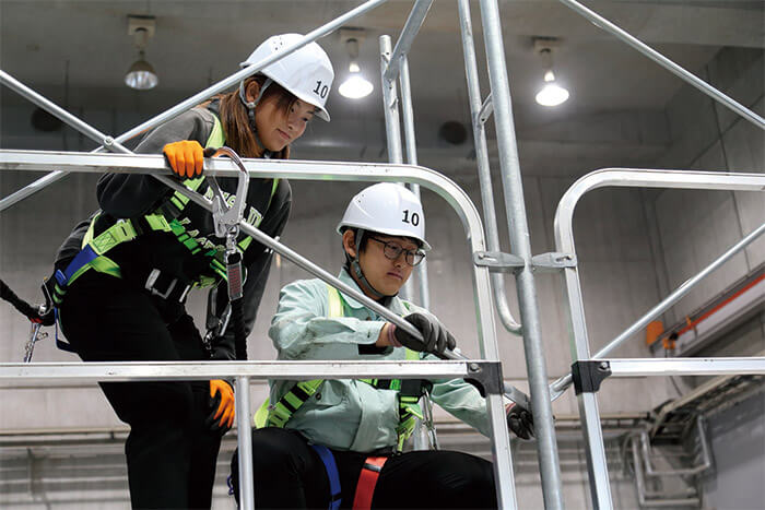 建築施工実習の様子