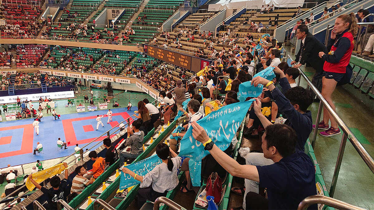 $an-.postimg.org imagesize:1278Pimpandhost ) デザイン学部の学生が、東京五輪空手競技ウクライナ代表の応援グッズをデザイン | 明星大学地域交流マップ
