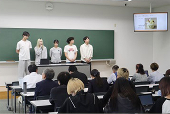 経営学部学生の産学連携授業—「ペット用ジェラート」の企画提案に挑戦