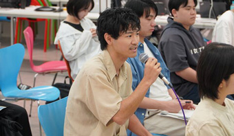 学生からも熱心な質問が寄せられました