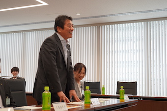 府中市長からデザイン学部へ感謝状贈呈