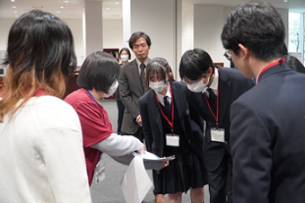 明星大学図書館での職業体験の様子3