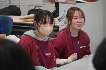 明星大学図書館での職業体験の様子4
